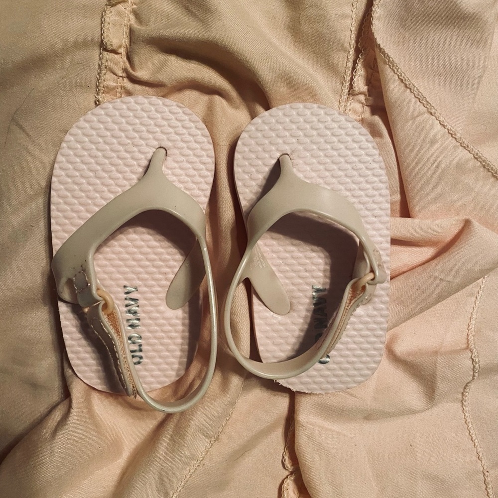 Old Navy babygirl flip flops